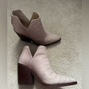 Vince Camuto Gigietta booties boots 6.5